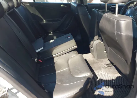 2010 Volkswagen Passat Komfort z USA, uszkodzony, nr VIN WVWJM9AN4AP042509